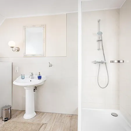 Schloss Gross Luesewitz * Sanitz