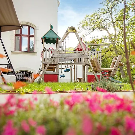 Apartament Schloss Gross Luesewitz *