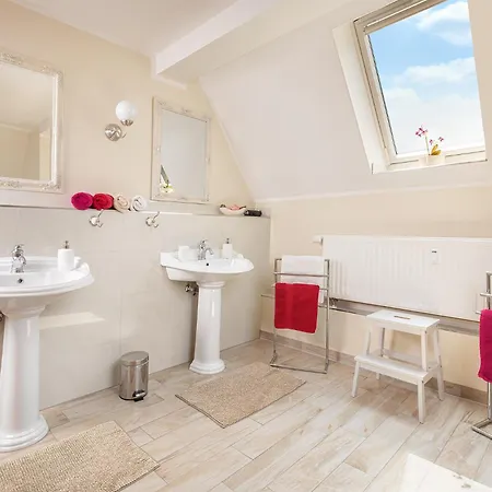 Schloss Gross Luesewitz * Sanitz