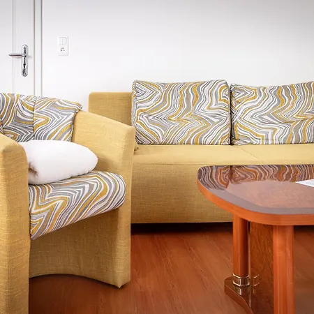 Schloss Gross Luesewitz Daire Sanitz